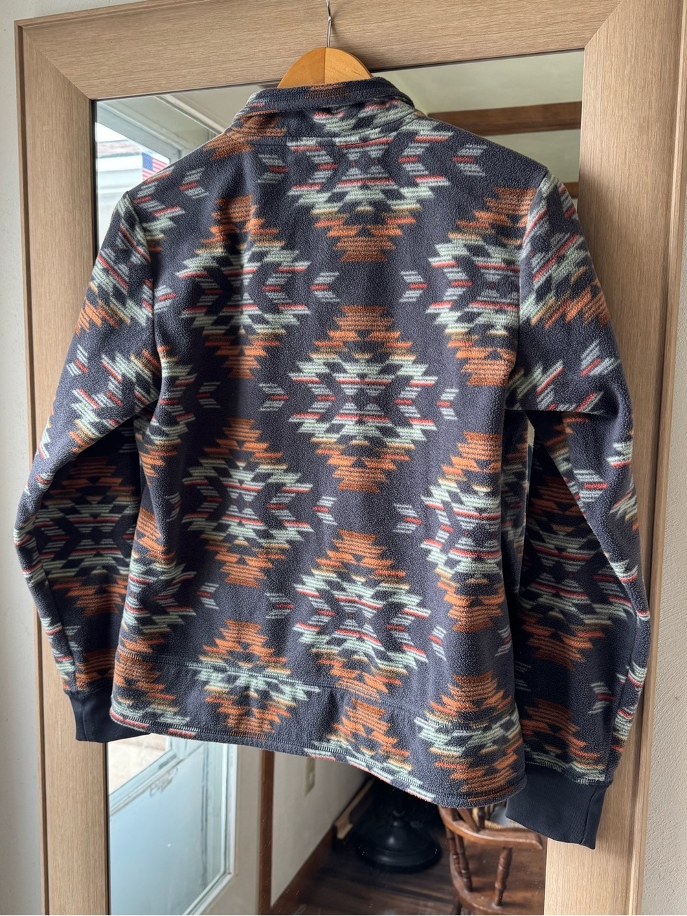 Cinch Women’s Aztec Fleece Zip Up Medium - Picture 3 of 7